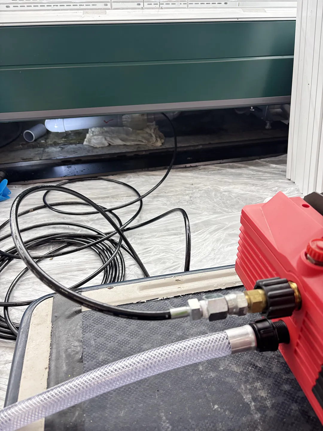 電気工事の作業写真